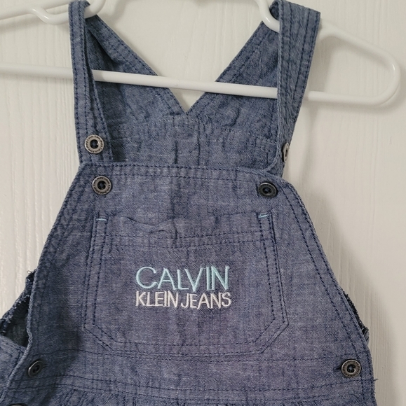 Calvin Klein 24 Months Shortalls Overall Shorts Light Blue Denim Baby Boy Unisex - Picture 9 of 12
